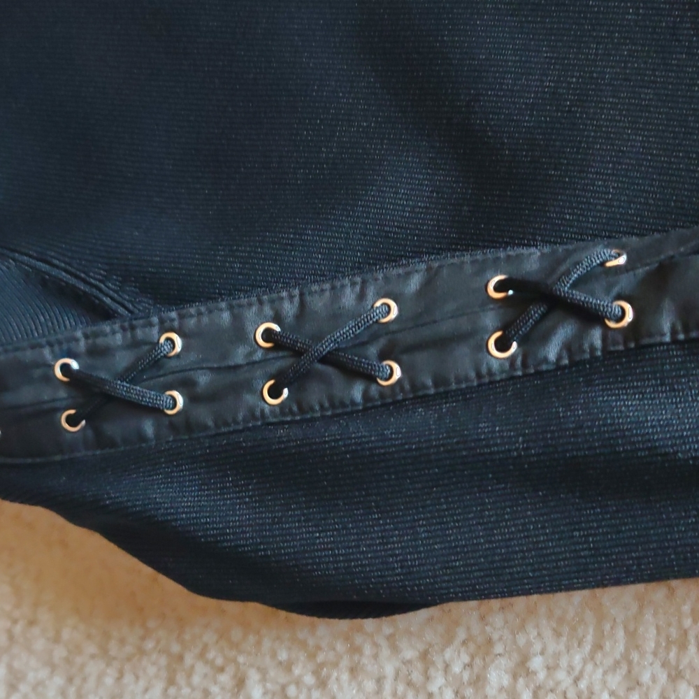 Lightweight sweater with lace up sleeves - Picture 2 of 2
